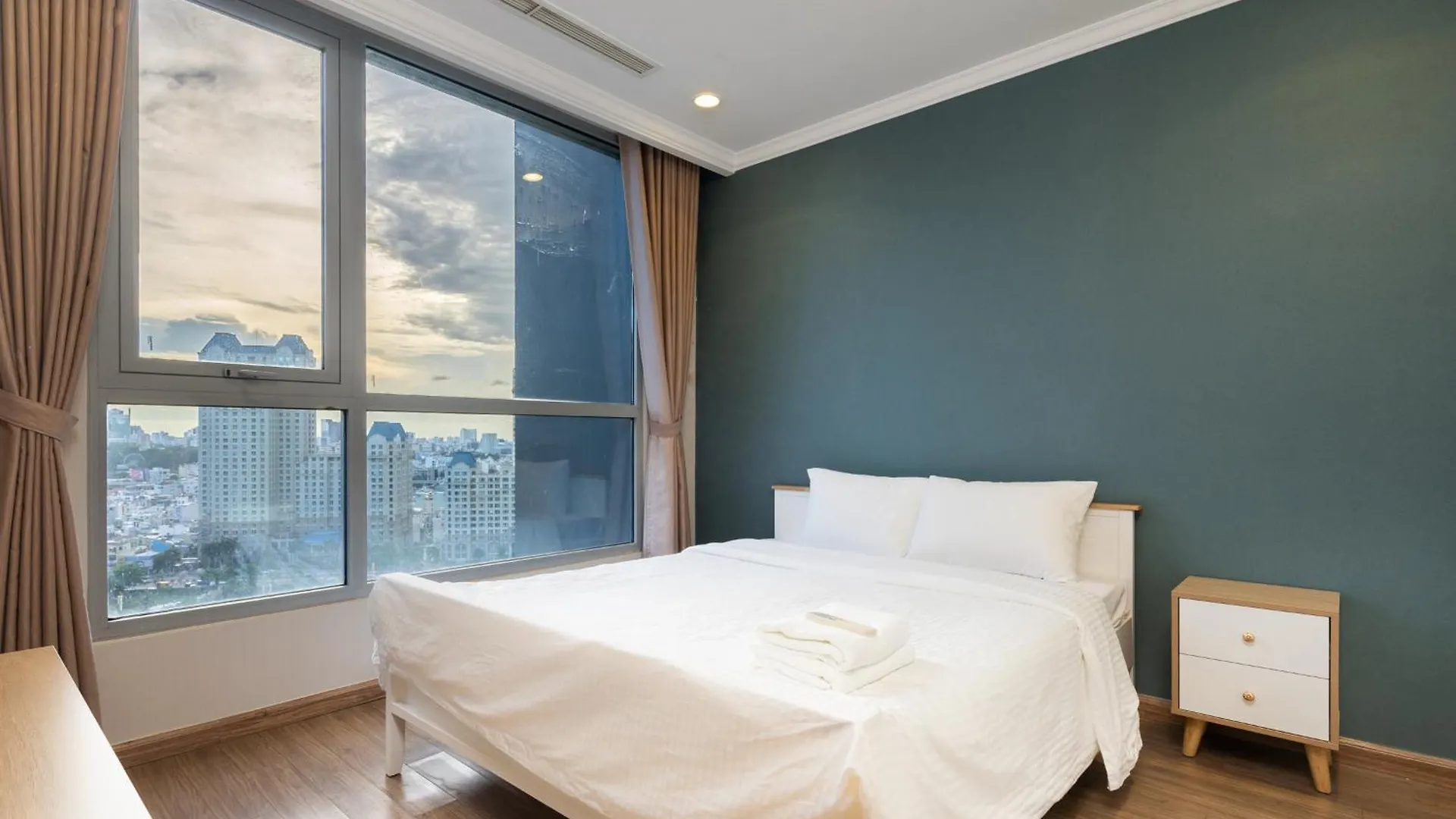 アパート Luxuria Central Residences ホーチミン市